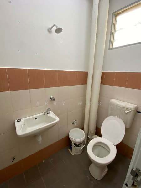 Pangsapuri untuk Dijual di Mentari Court - Abby Woo - Bathroom - PropertyGuru.com.my
