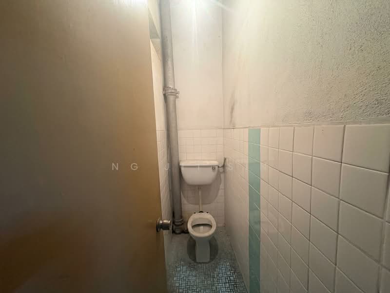 Shop / Office for Rent in George Town (Penang) - Ng Jit Sin - Bathroom - PropertyGuru.com.my