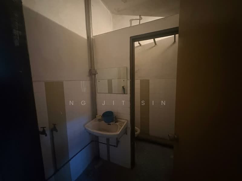 Shop / Office for Rent in George Town (Penang) - Ng Jit Sin - Bathroom - PropertyGuru.com.my