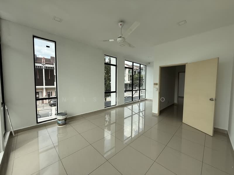 3-storey Terraced House for Sale in Puchong (Selangor) - Nelson Woo - Living Room - PropertyGuru.com.my