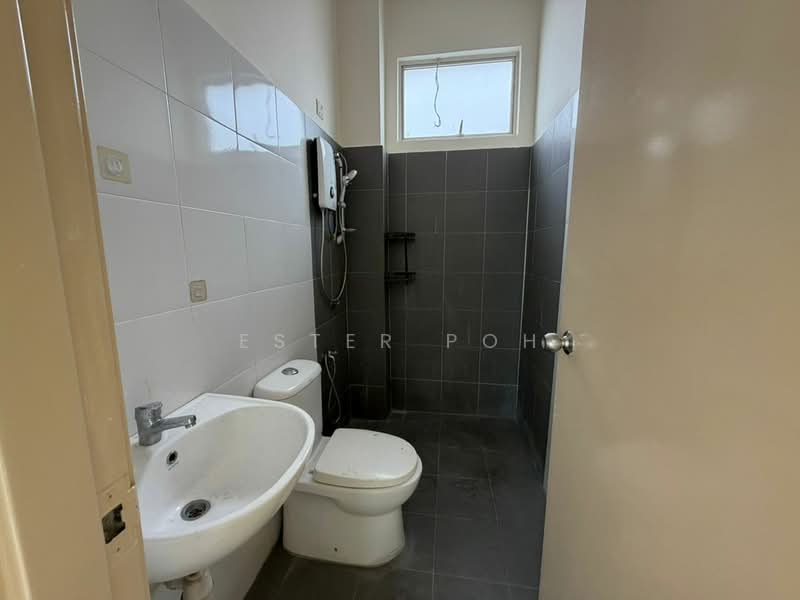 Rumah Banglo untuk Dijual di Taman Senawang Perdana (Senawang) - Ester Poh - Bathroom - PropertyGuru.com.my