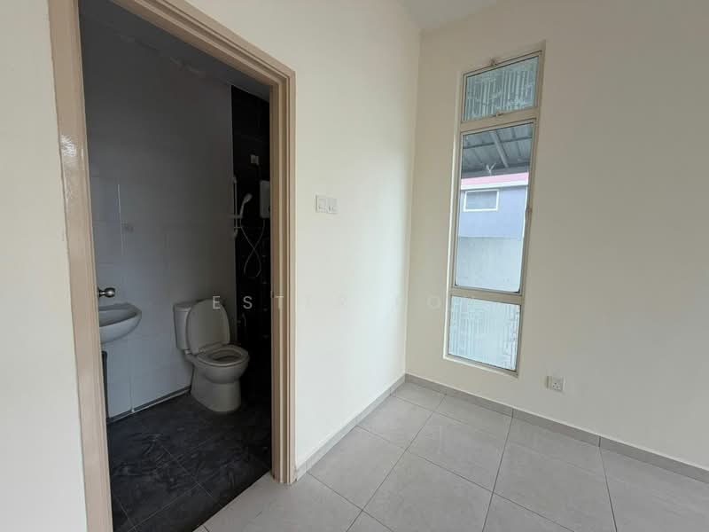 Rumah Banglo untuk Dijual di Taman Senawang Perdana (Senawang) - Ester Poh - Bathroom - PropertyGuru.com.my