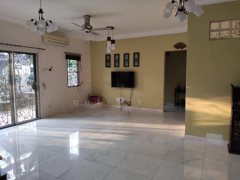 Semi-Detached House for Sale in Bandar Putra Permai (Seri Kembangan) - Christy Chan - Living Room - PropertyGuru.com.my