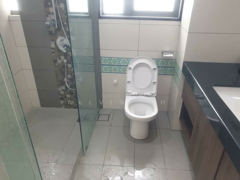 Kondominium untuk Disewa di KM1 East - Allvin Teh - Bathroom - PropertyGuru.com.my