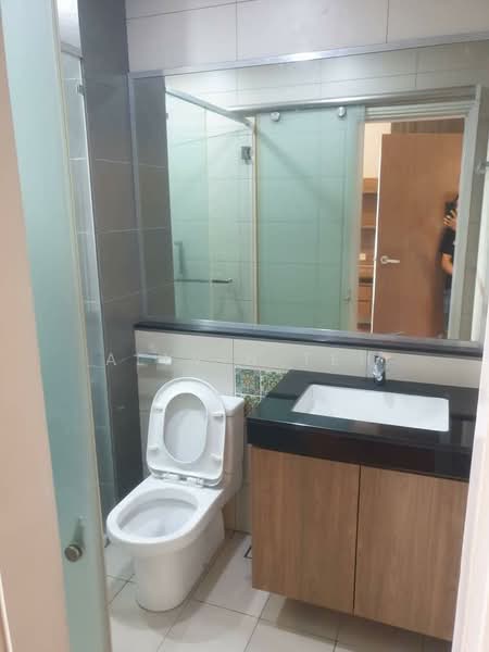 Kondominium untuk Disewa di KM1 East - Allvin Teh - Bathroom - PropertyGuru.com.my