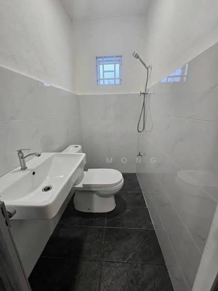 2-storey Terraced House for Sale in Taman Tiram Jaya (Ulu Tiram) - Wil Mong - Bathroom - PropertyGuru.com.my