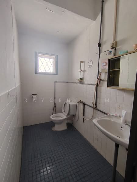 Rumah Teres untuk Dijual di Bagan Jermal (Butterworth) - Raycent Lim - Bathroom - PropertyGuru.com.my
