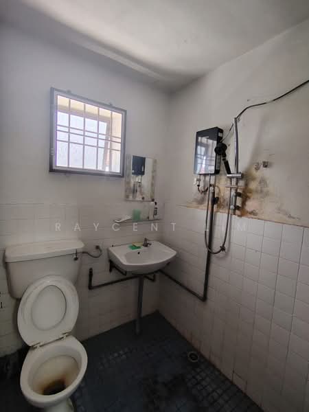 Rumah Teres untuk Dijual di Bagan Jermal (Butterworth) - Raycent Lim - Bathroom - PropertyGuru.com.my