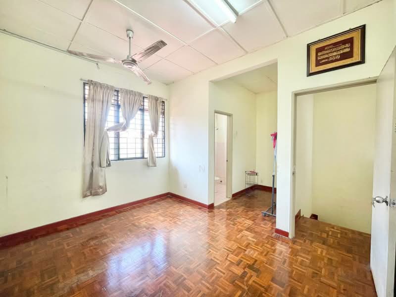 Rumah Teres 1.5 Tingkat untuk Dijual di Kajang (Selangor) - Ammeer Nadzrai - Living Room - PropertyGuru.com.my
