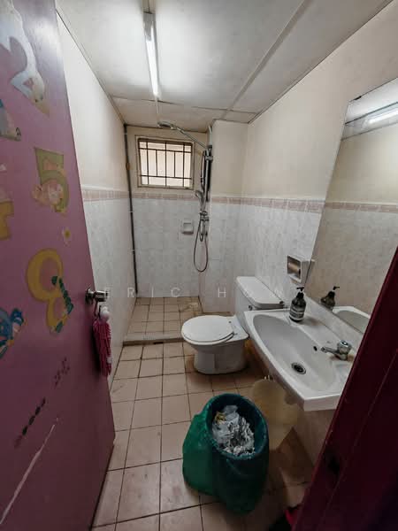 Apartment for Sale at Sri Pinang Apartment - Eric How - Bathroom - PropertyGuru.com.my