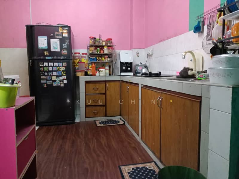 Rumah Teres 1 Tingkat untuk Dijual di Bandar Putra (Kulai) - Kuu Chin - Kitchen - PropertyGuru.com.my