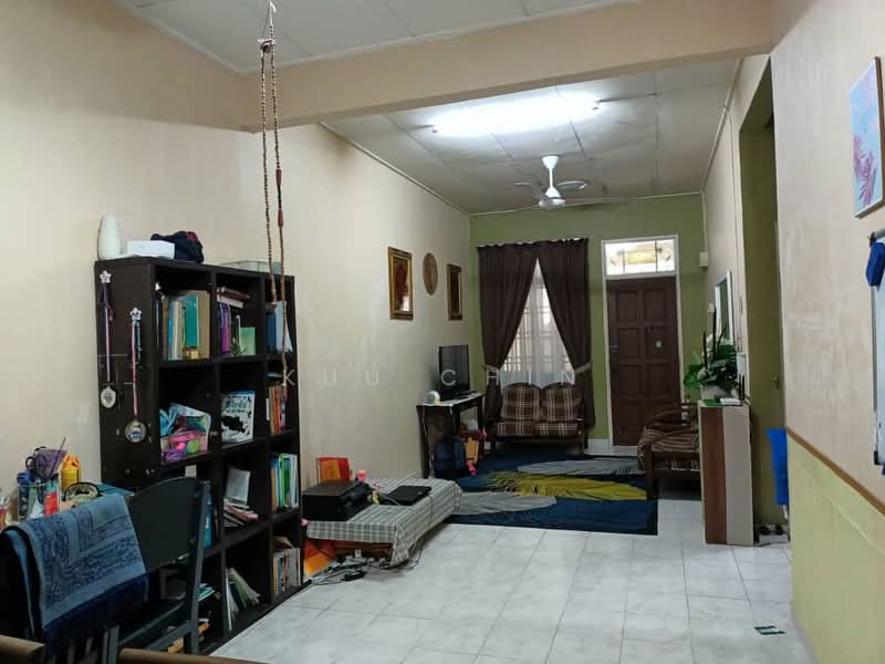 Rumah Teres 1 Tingkat untuk Dijual di Bandar Putra (Kulai) - Kuu Chin - Living Room - PropertyGuru.com.my
