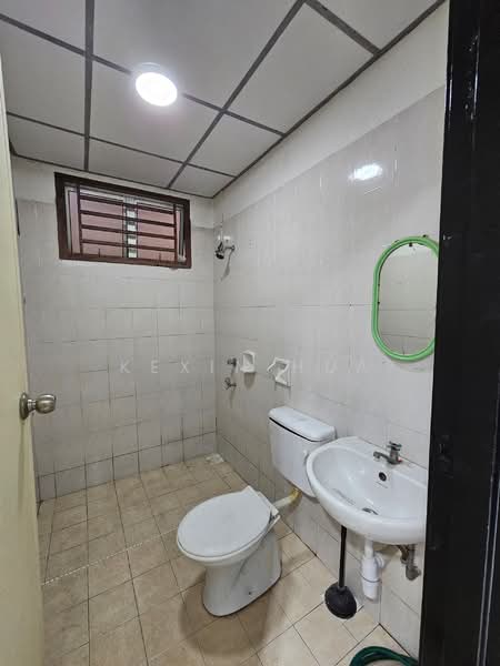Servis Apartment untuk Dijual di Nusa Perdana Serviced Apartment - Kexin Hua - Bathroom - PropertyGuru.com.my