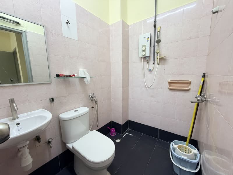 Semi-Detached House for Sale in Bandar Tun Hussein Onn (Cheras) - Lewis Tam - Bathroom - PropertyGuru.com.my