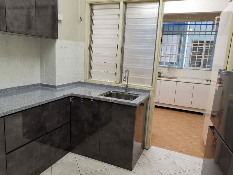 Pangsapuri untuk Dijual di Permas Ville Apartment - Kexin Hua - Kitchen - PropertyGuru.com.my