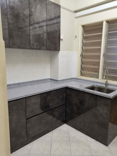 Pangsapuri untuk Dijual di Permas Ville Apartment - Kexin Hua - Kitchen - PropertyGuru.com.my
