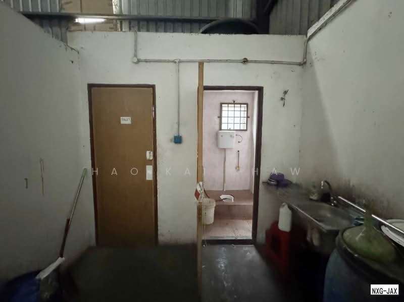 Semi-D Factory for Rent in Pandamaran (Klang) - Hao Kai Khaw - Bathroom - PropertyGuru.com.my