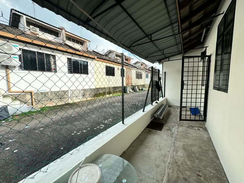 Rumah Teres 1.5 Tingkat untuk Disewa di Taman Molek (Johor Bahru) - Rain Ng - Exterior - PropertyGuru.com.my