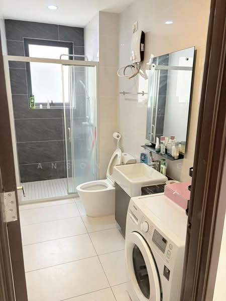 Kondominium untuk Dijual di Bay Point @ Country Garden Danga Bay - Anson Hiong - Bathroom - PropertyGuru.com.my