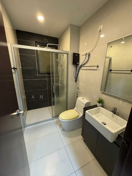 Condominium for Rent at Bay Point @ Country Garden Danga Bay - Han Lu Yung - Bathroom - PropertyGuru.com.my