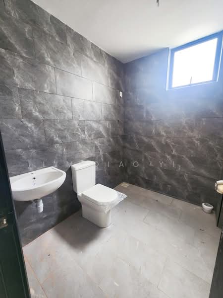 Rumah Teres 2 Tingkat untuk Dijual di Taman Banang Jaya (Batu Pahat) - Lim Qiao Yi - Bathroom - PropertyGuru.com.my