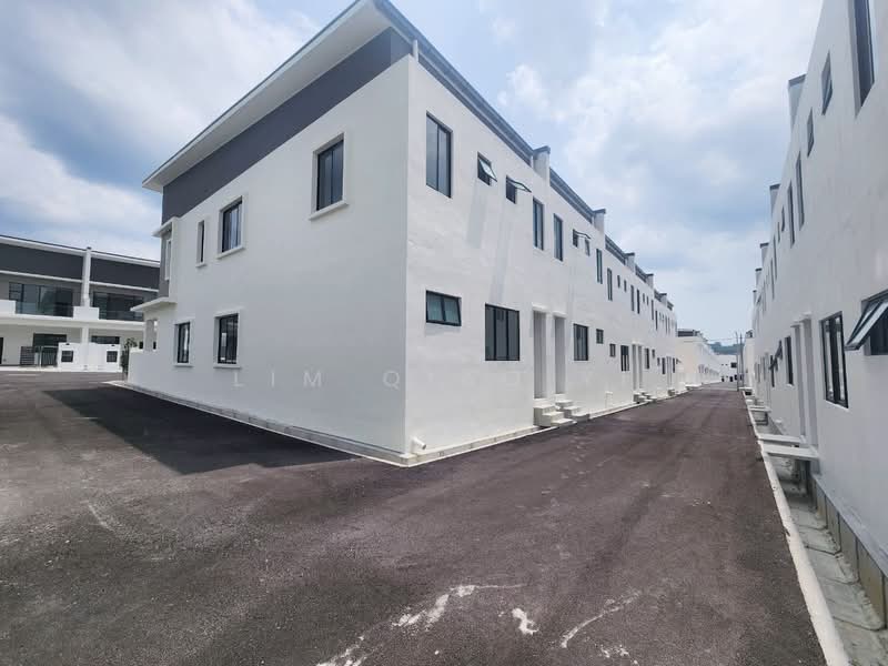 Rumah Teres 2 Tingkat untuk Dijual di Taman Banang Jaya (Batu Pahat) - Lim Qiao Yi - Exterior - PropertyGuru.com.my