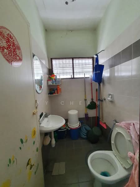 2-storey Terraced House for Sale in Taman Pengkalan Utama (Lahat) - YY Cheah - Bathroom - PropertyGuru.com.my