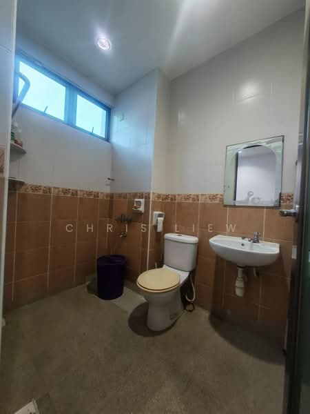 Rumah Berkembar untuk Dijual di Taman Sutera Utama (Skudai) - Chris Liew - Bathroom - PropertyGuru.com.my