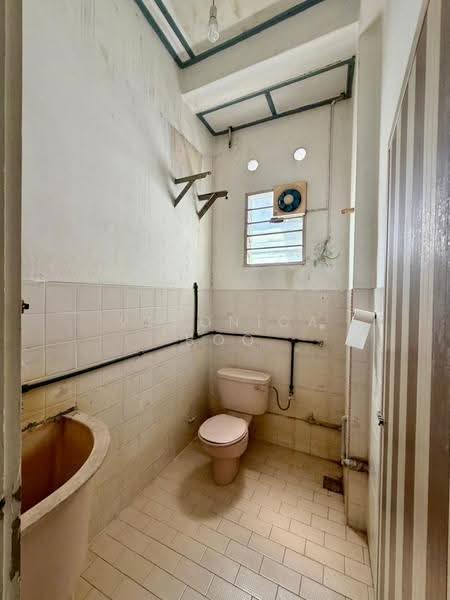 2-storey Terraced House for Sale in George Town (Penang) - Veronica Boo - Bathroom - PropertyGuru.com.my
