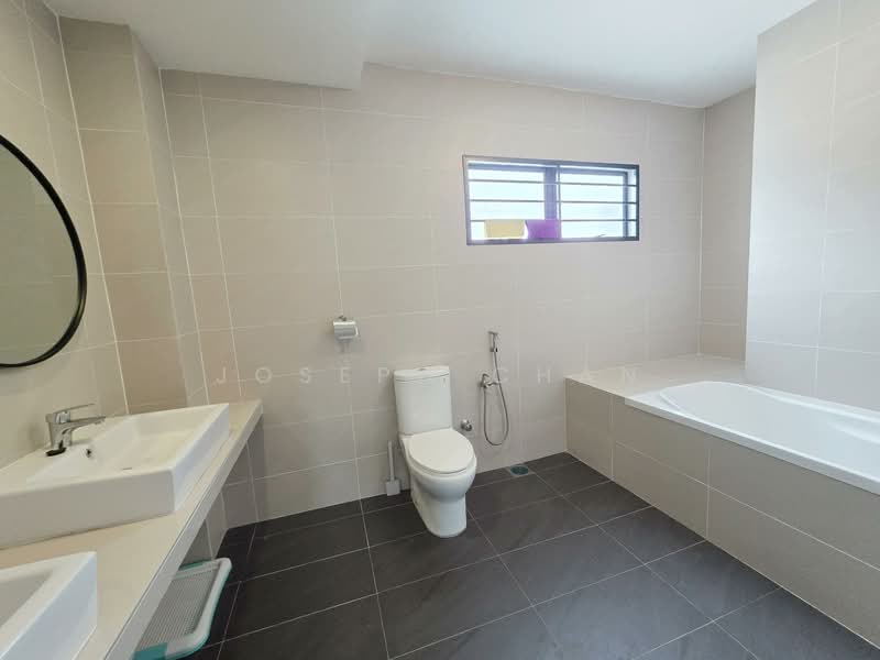 Rumah Teres 3 Tingkat untuk Dijual di Bandar Nusa Rhu (Shah Alam) - Joseph Chan - Bathroom - PropertyGuru.com.my