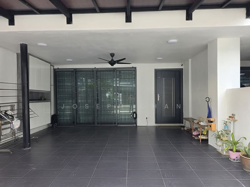 Rumah Teres 3 Tingkat untuk Dijual di Bandar Nusa Rhu (Shah Alam) - Joseph Chan - Entrance - PropertyGuru.com.my