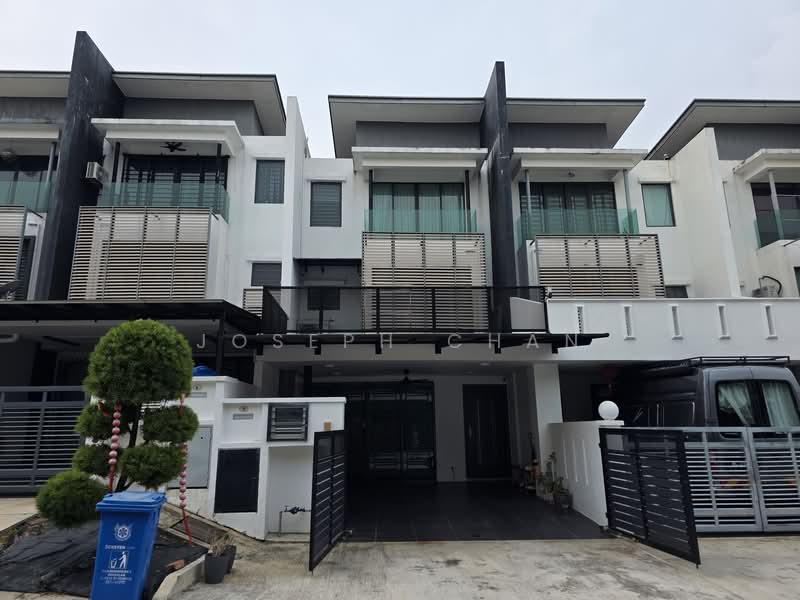 Rumah Teres 3 Tingkat untuk Dijual di Bandar Nusa Rhu (Shah Alam) - Joseph Chan - Exterior - PropertyGuru.com.my