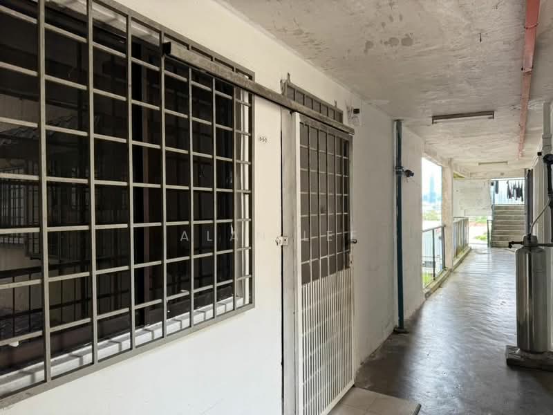 Rumah Flat untuk Dijual di Cheras Ria - Alan Lee - Corridor - PropertyGuru.com.my