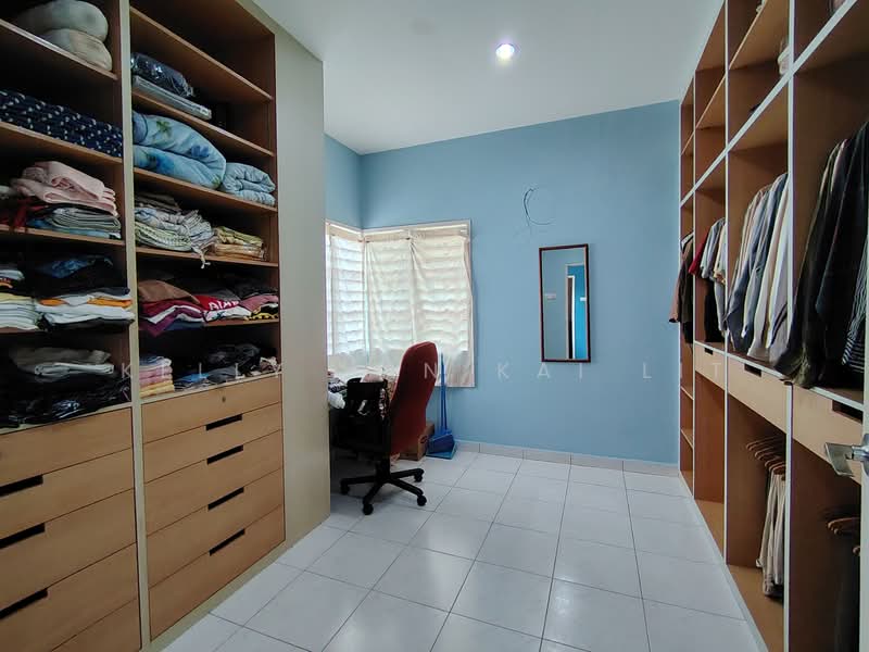 Walk-in Wardrobe