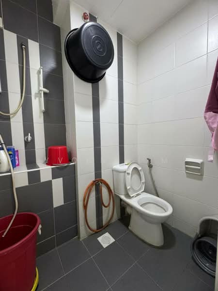 Service Residence for Sale at D'Ambience Residences (Pangsapuri Ikatan Flora) - Yvonne Lim - Bathroom - PropertyGuru.com.my