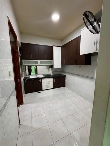 Rumah Berkembar untuk Dijual di Taman Sutera Utama (Skudai) - Nathan Chan - Kitchen - PropertyGuru.com.my