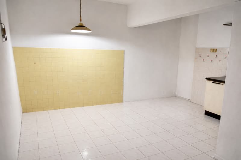 2-storey Terraced House for Sale in SS19 (Subang Jaya) - Nor Azdlin Adnan - Kitchen - PropertyGuru.com.my