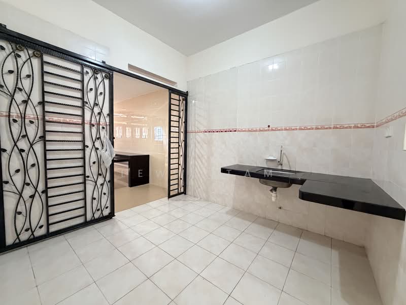 2-storey Terraced House for Sale in Bandar Mahkota Cheras (Cheras) - Lewis Tam - Kitchen - PropertyGuru.com.my