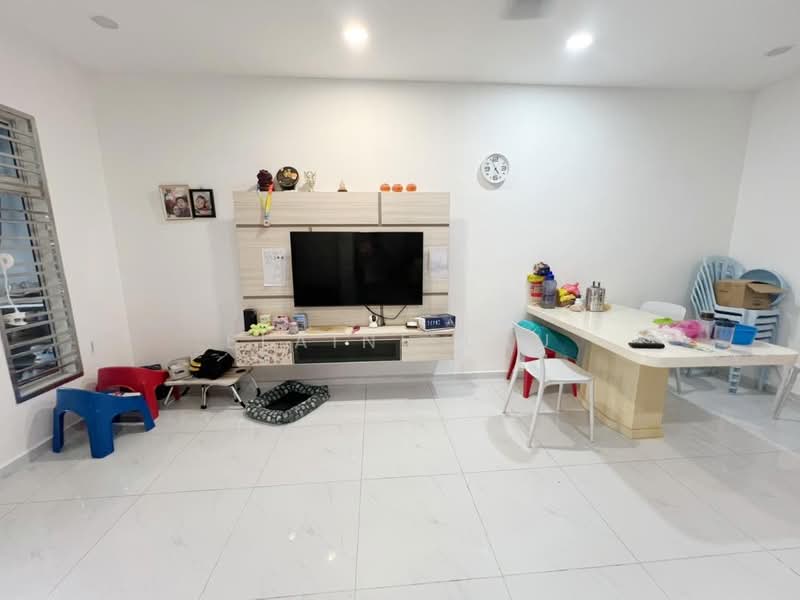 Rumah Teres 2 Tingkat untuk Dijual di Permas Jaya (Johor) - Elaine Lau - Living Room - PropertyGuru.com.my