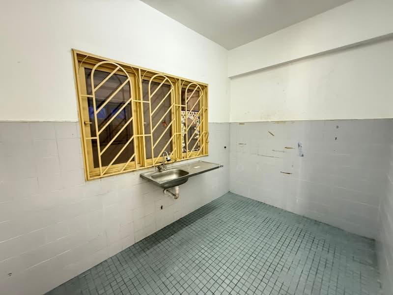 Kondominium untuk Dijual di Meadow Park 2 - Kelly Kok - Kitchen - PropertyGuru.com.my