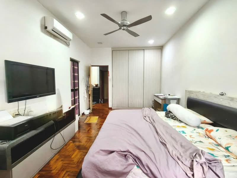 2-storey Terraced House for Sale in Taman Daya (Johor Bahru) - Fong Lik - Bedroom - PropertyGuru.com.my