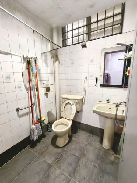2-storey Terraced House for Sale in Taman Daya (Johor Bahru) - Fong Lik - Bathroom - PropertyGuru.com.my