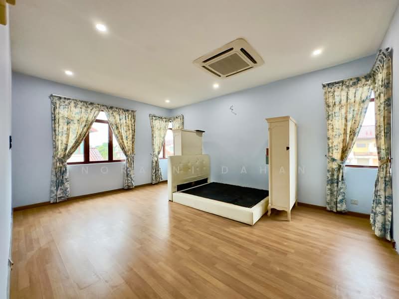 Semi-Detached House for Sale in Taman TTDI Jaya (Shah Alam) - Noraini Dahan - Bedroom - PropertyGuru.com.my
