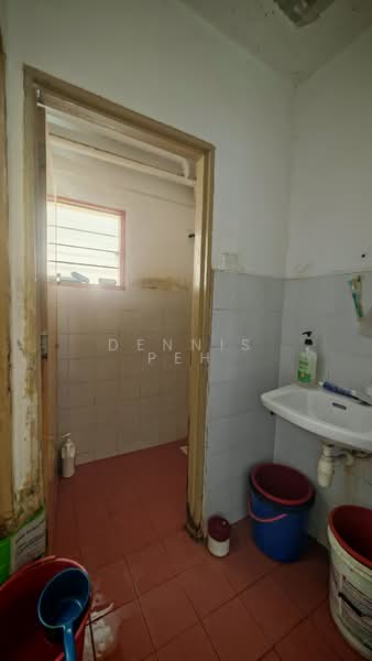 Rumah Flat untuk Dijual di Taman Plentong Utama - Dennis Peh - Bathroom - PropertyGuru.com.my
