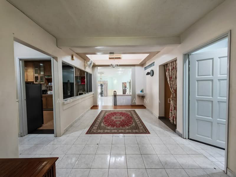 Rumah Teres 1 Tingkat untuk Dijual di Ampang Jaya (Ampang) - Adi Mohamad - Living Room - PropertyGuru.com.my