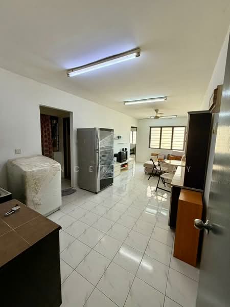 Rumah Flat untuk Dijual di Desa Pinang 2 - Vincent Koay - Living Room - PropertyGuru.com.my