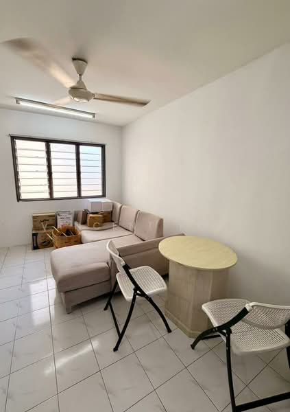Rumah Flat untuk Dijual di Desa Pinang 2 - Vincent Koay - Living Room - PropertyGuru.com.my