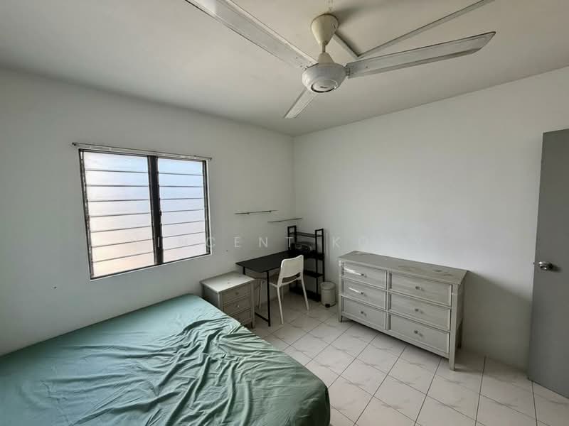 Rumah Flat untuk Dijual di Desa Pinang 2 - Vincent Koay - Bedroom - PropertyGuru.com.my