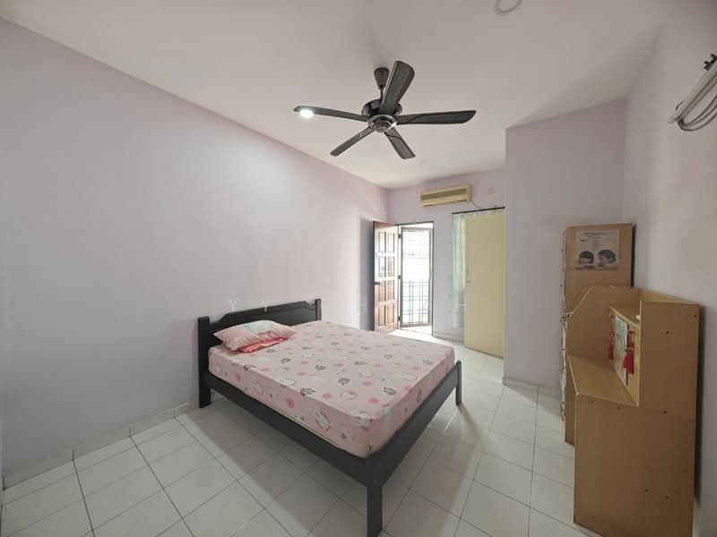 2-storey Terraced House for Sale in Taman Badri Shah (Lahat) - YY Cheah - Bedroom - PropertyGuru.com.my