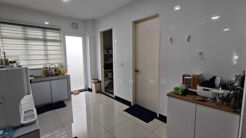 Cluster House for Sale in Setia Tropika (Johor Bahru) - Sharon Ng - Kitchen - PropertyGuru.com.my